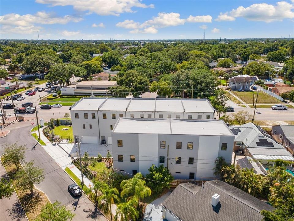 For Sale: $795,000 (3 beds, 3 baths, 1875 Square Feet)