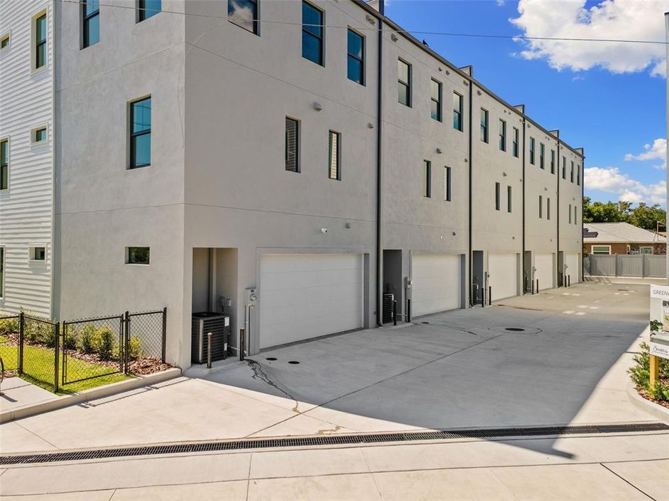 For Sale: $795,000 (3 beds, 3 baths, 1875 Square Feet)