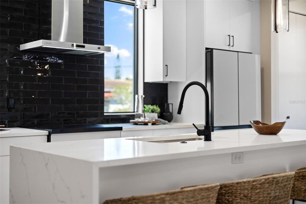 For Sale: $795,000 (3 beds, 3 baths, 1875 Square Feet)