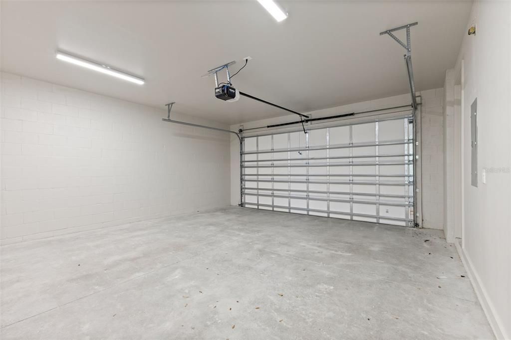 For Sale: $795,000 (3 beds, 3 baths, 1875 Square Feet)