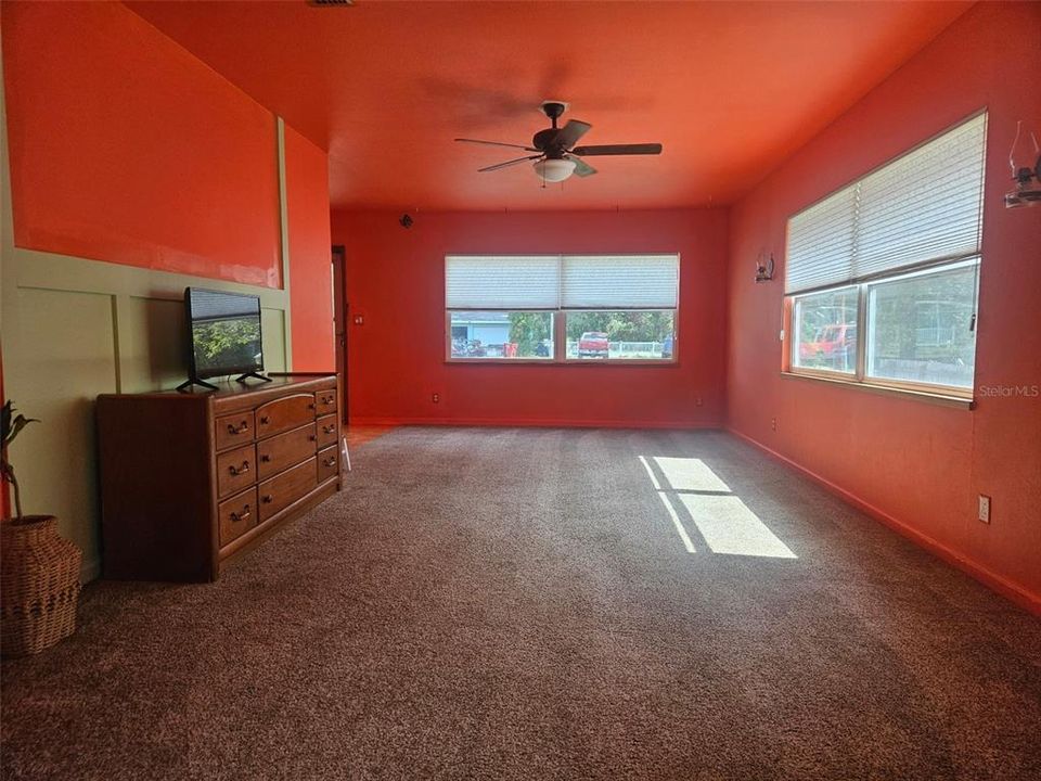 Active With Contract: $300,000 (2 beds, 3 baths, 2584 Square Feet)