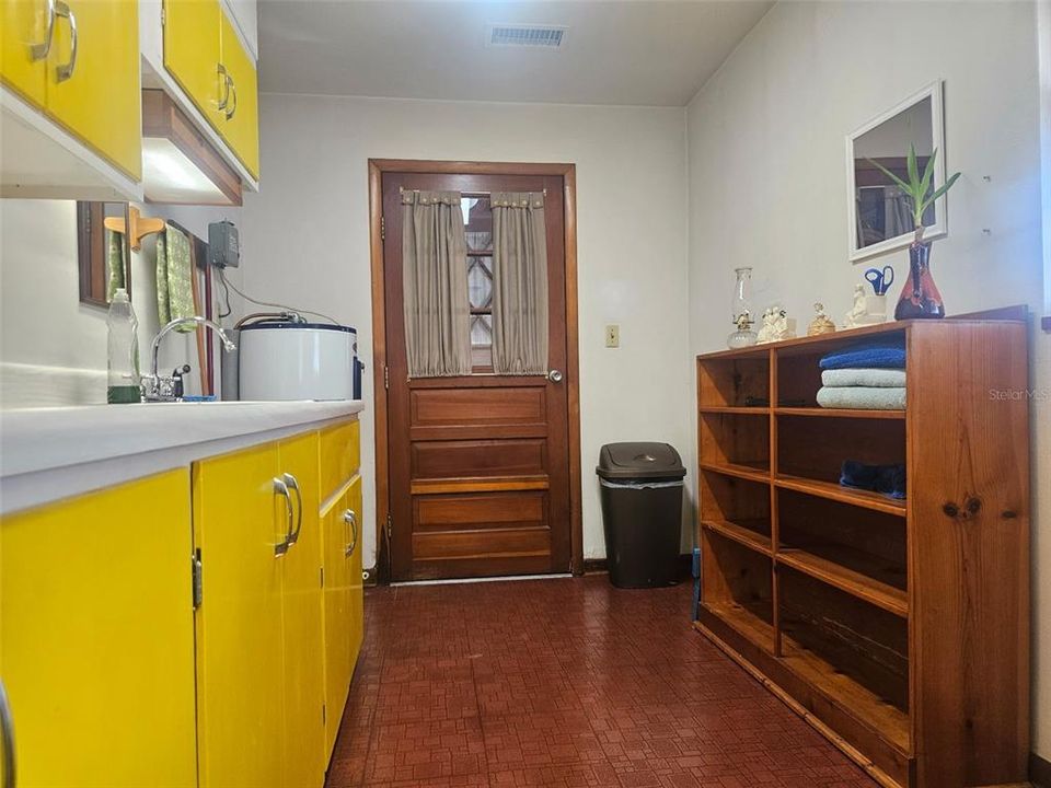 Active With Contract: $300,000 (2 beds, 3 baths, 2584 Square Feet)