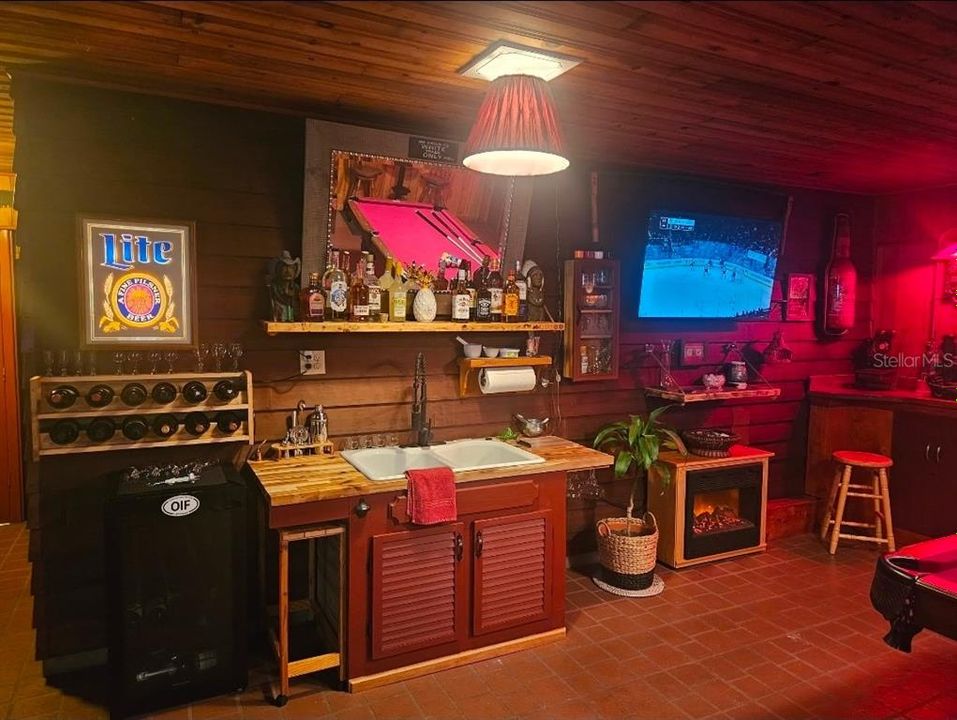 Active With Contract: $300,000 (2 beds, 3 baths, 2584 Square Feet)