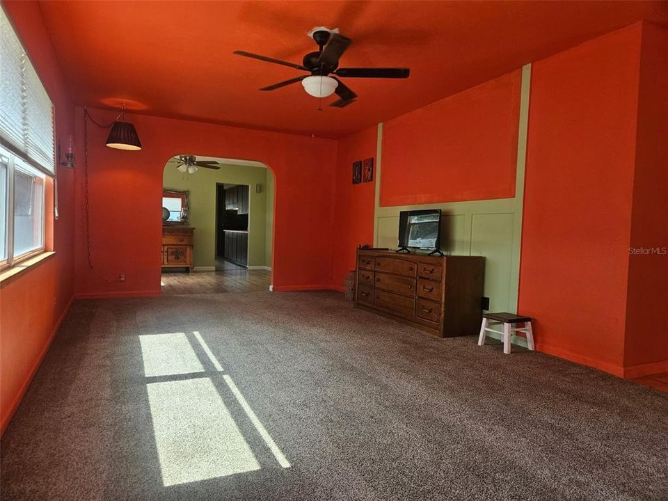 Active With Contract: $300,000 (2 beds, 3 baths, 2584 Square Feet)