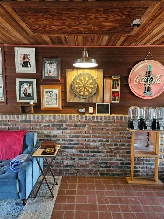 Active With Contract: $300,000 (2 beds, 3 baths, 2584 Square Feet)