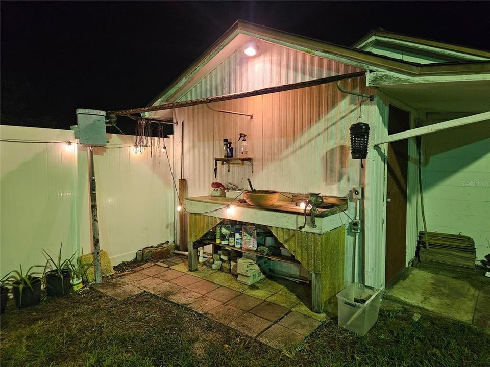 Active With Contract: $300,000 (2 beds, 3 baths, 2584 Square Feet)