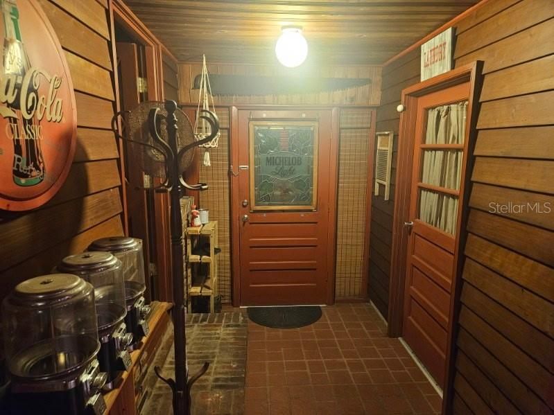 Active With Contract: $300,000 (2 beds, 3 baths, 2584 Square Feet)