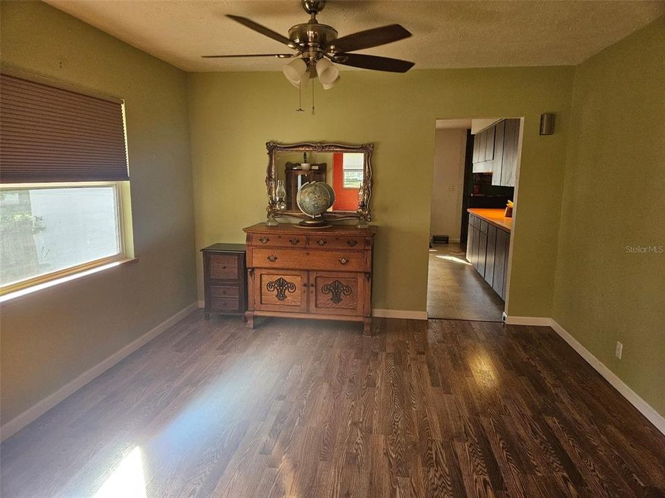 Active With Contract: $300,000 (2 beds, 3 baths, 2584 Square Feet)