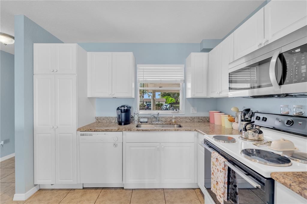 For Rent: $2,800 (2 beds, 2 baths, 1312 Square Feet)