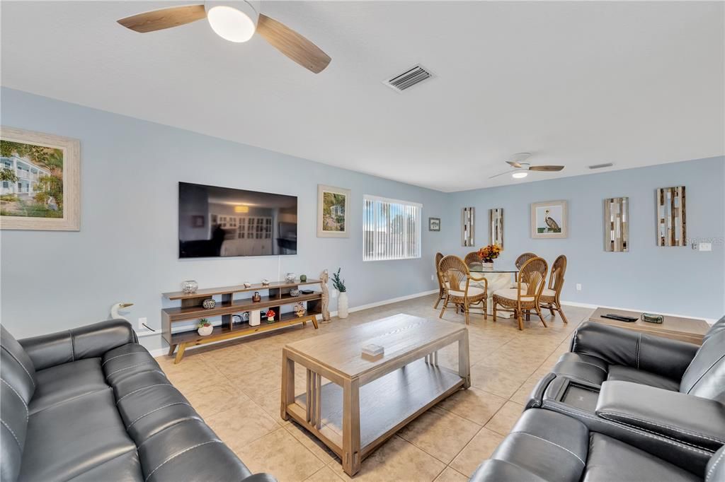 For Rent: $2,800 (2 beds, 2 baths, 1312 Square Feet)