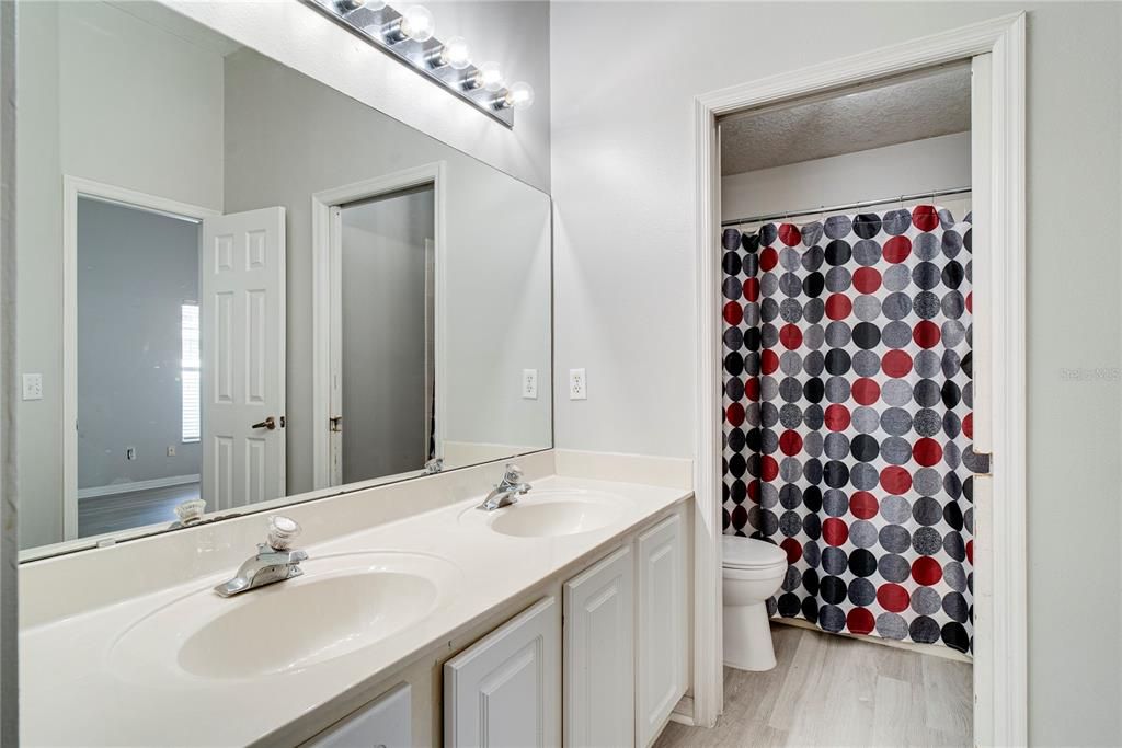 Active With Contract: $460,000 (5 beds, 2 baths, 2628 Square Feet)