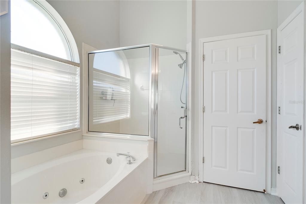 Active With Contract: $460,000 (5 beds, 2 baths, 2628 Square Feet)