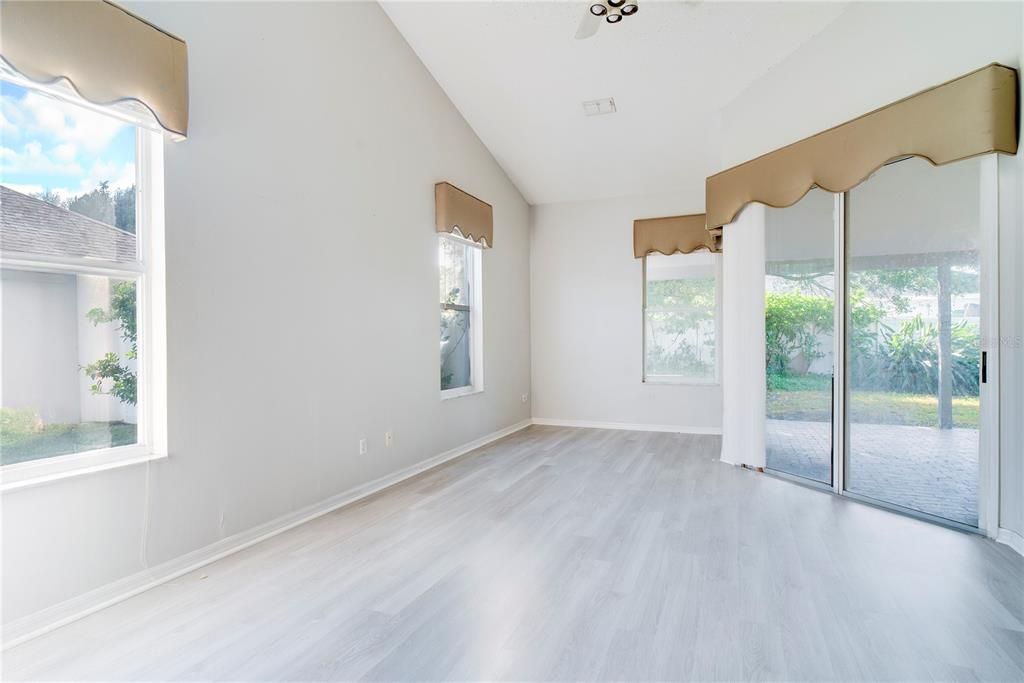 Active With Contract: $460,000 (5 beds, 2 baths, 2628 Square Feet)