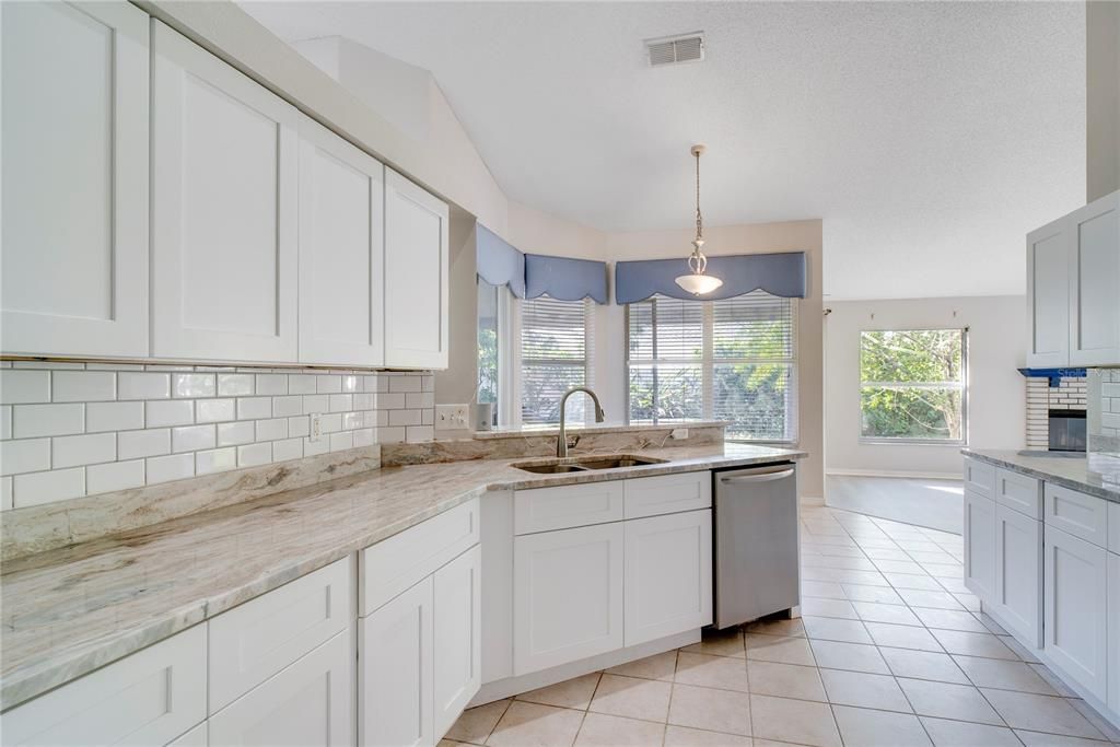 Active With Contract: $460,000 (5 beds, 2 baths, 2628 Square Feet)