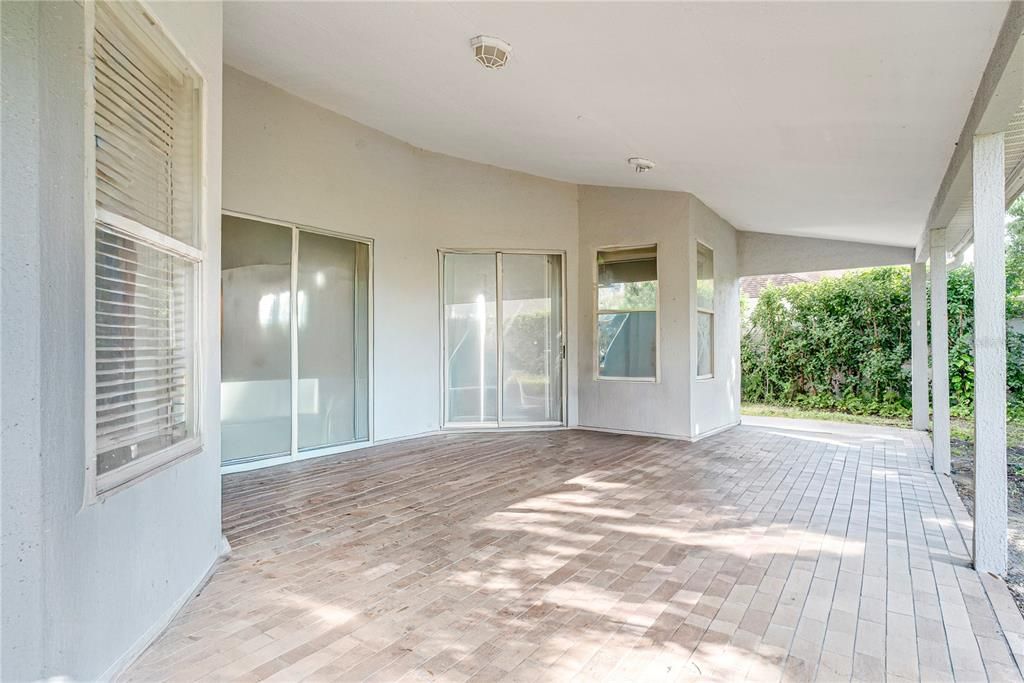 Active With Contract: $460,000 (5 beds, 2 baths, 2628 Square Feet)