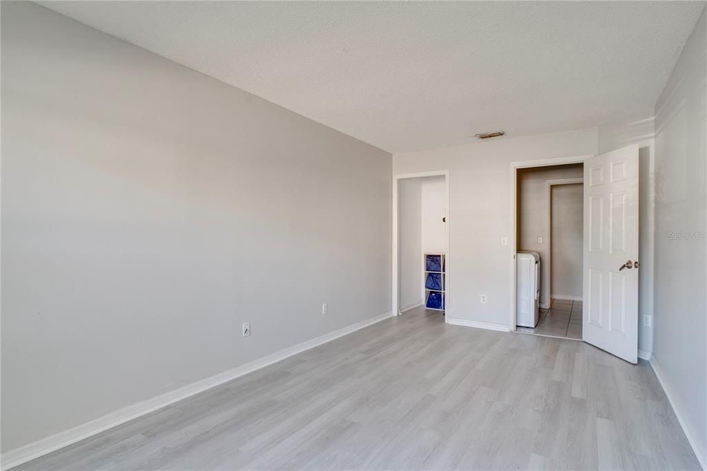 Active With Contract: $460,000 (5 beds, 2 baths, 2628 Square Feet)