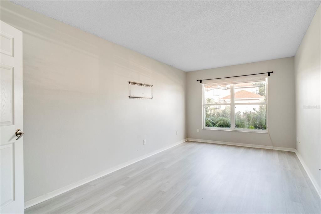 Active With Contract: $460,000 (5 beds, 2 baths, 2628 Square Feet)