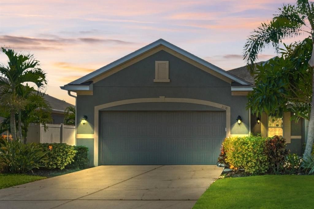 Active With Contract: $369,000 (3 beds, 2 baths, 1740 Square Feet)