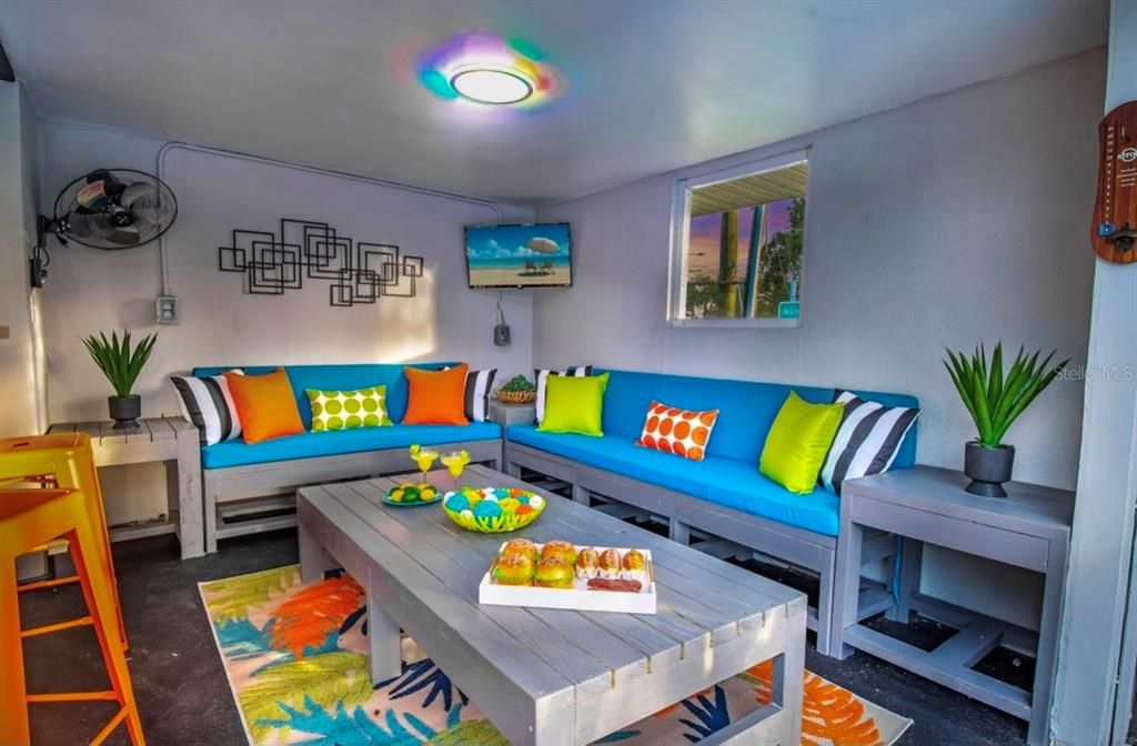 合同活跃: $525,000 (4 贝兹, 2 浴室, 1350 平方英尺)