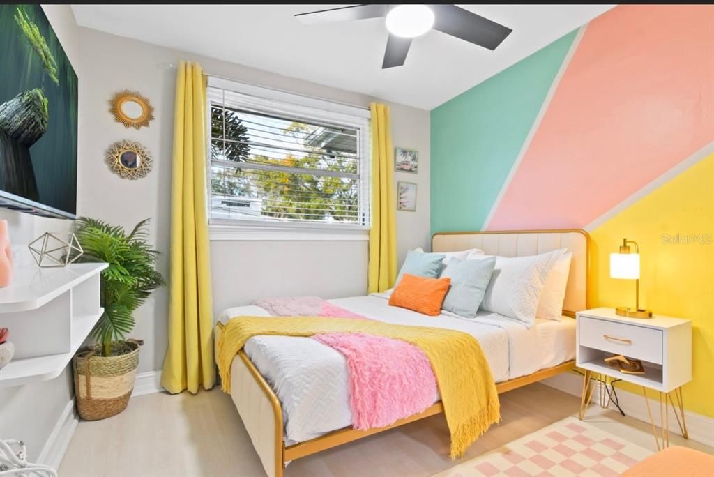 合同活跃: $525,000 (4 贝兹, 2 浴室, 1350 平方英尺)