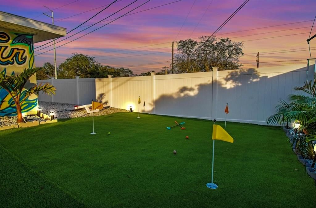 合同活跃: $525,000 (4 贝兹, 2 浴室, 1350 平方英尺)