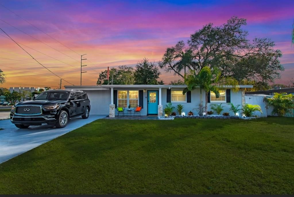 合同活跃: $525,000 (4 贝兹, 2 浴室, 1350 平方英尺)