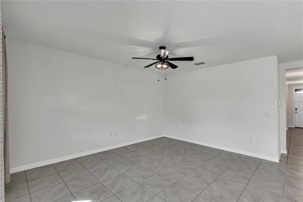 For Rent: $2,500 (3 beds, 2 baths, 1706 Square Feet)