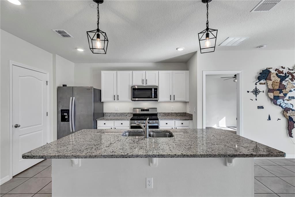 For Rent: $2,500 (3 beds, 2 baths, 1706 Square Feet)