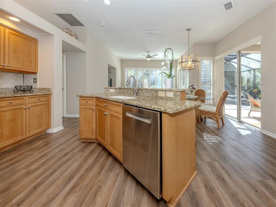 合同活跃: $484,000 (3 贝兹, 2 浴室, 1710 平方英尺)