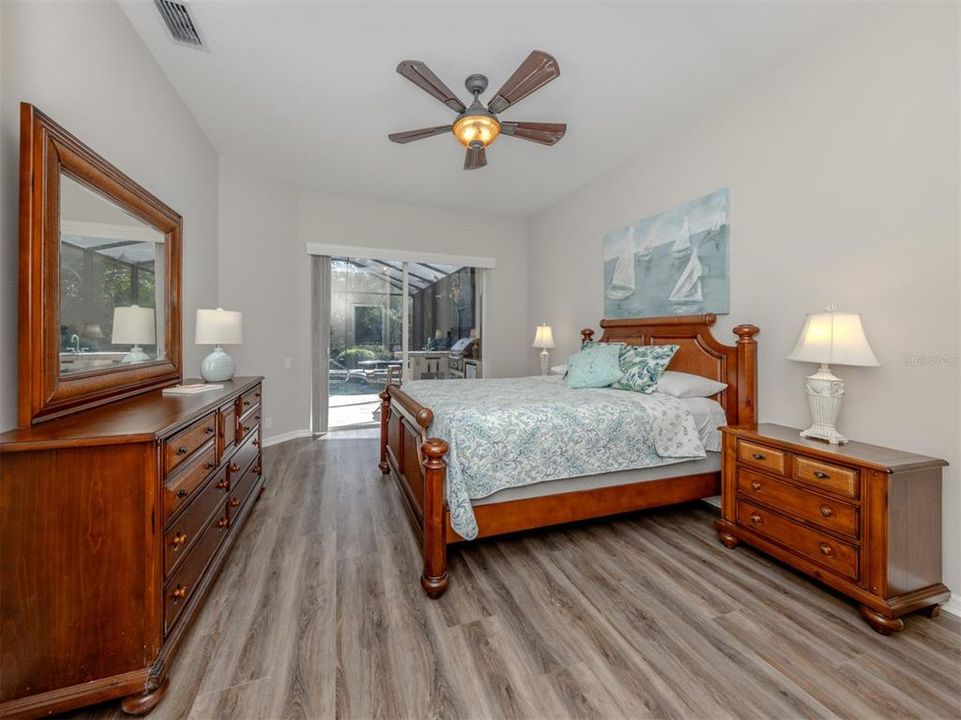 合同活跃: $484,000 (3 贝兹, 2 浴室, 1710 平方英尺)