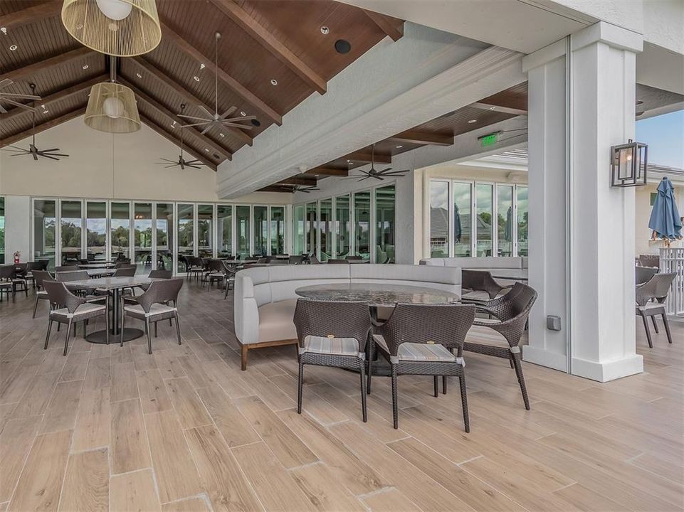 合同活跃: $484,000 (3 贝兹, 2 浴室, 1710 平方英尺)