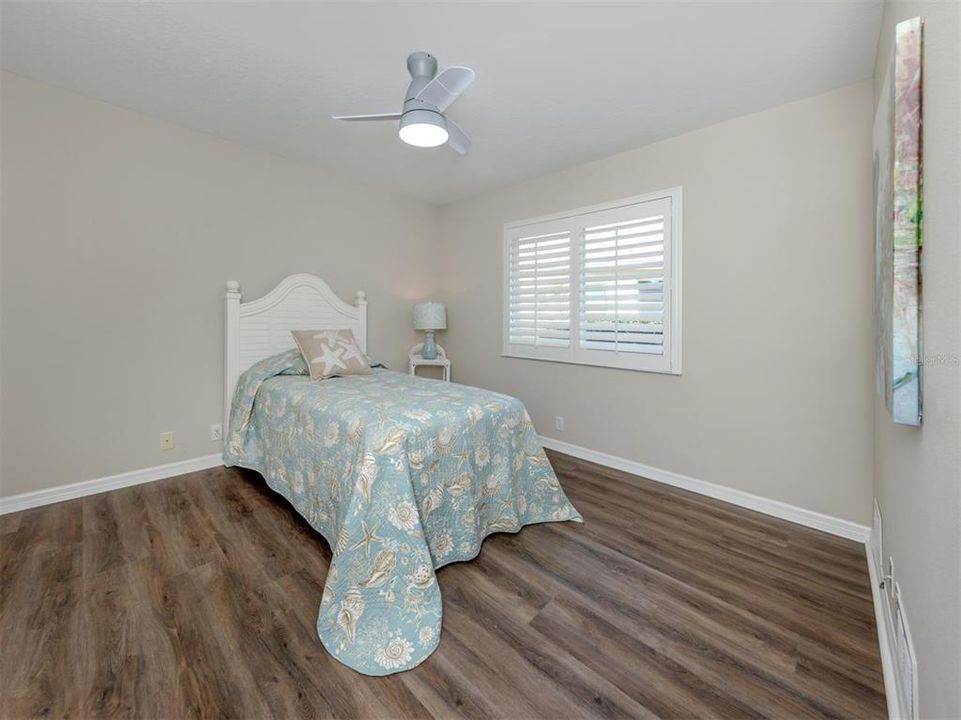 合同活跃: $484,000 (3 贝兹, 2 浴室, 1710 平方英尺)