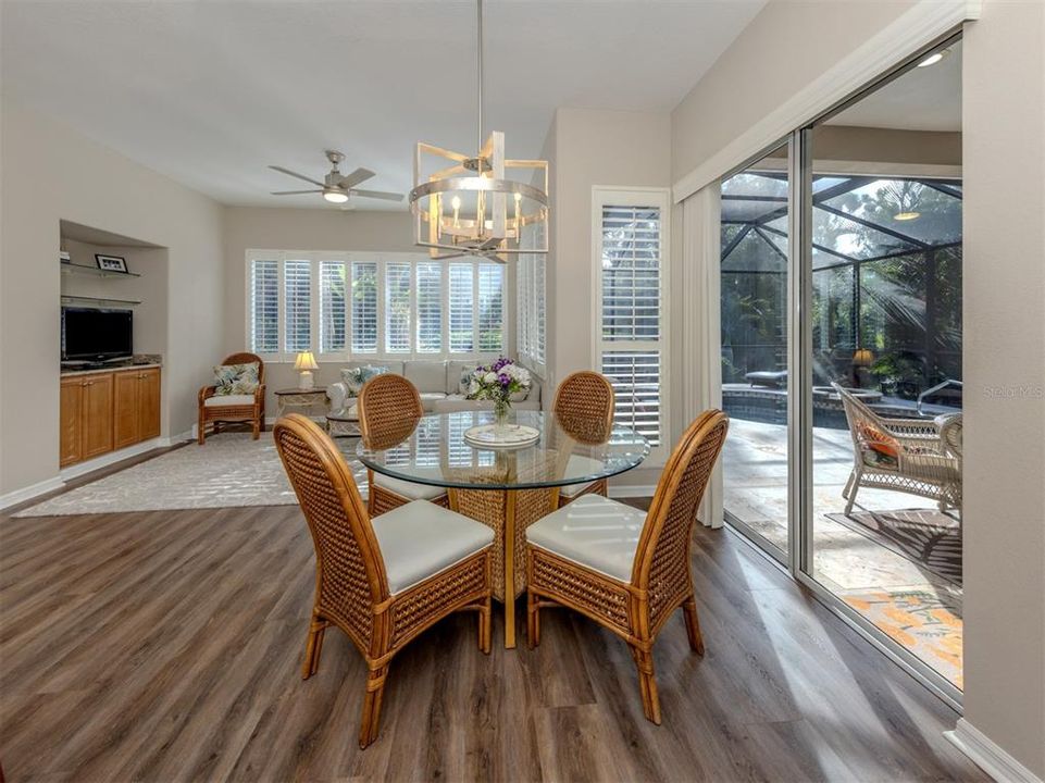 合同活跃: $484,000 (3 贝兹, 2 浴室, 1710 平方英尺)