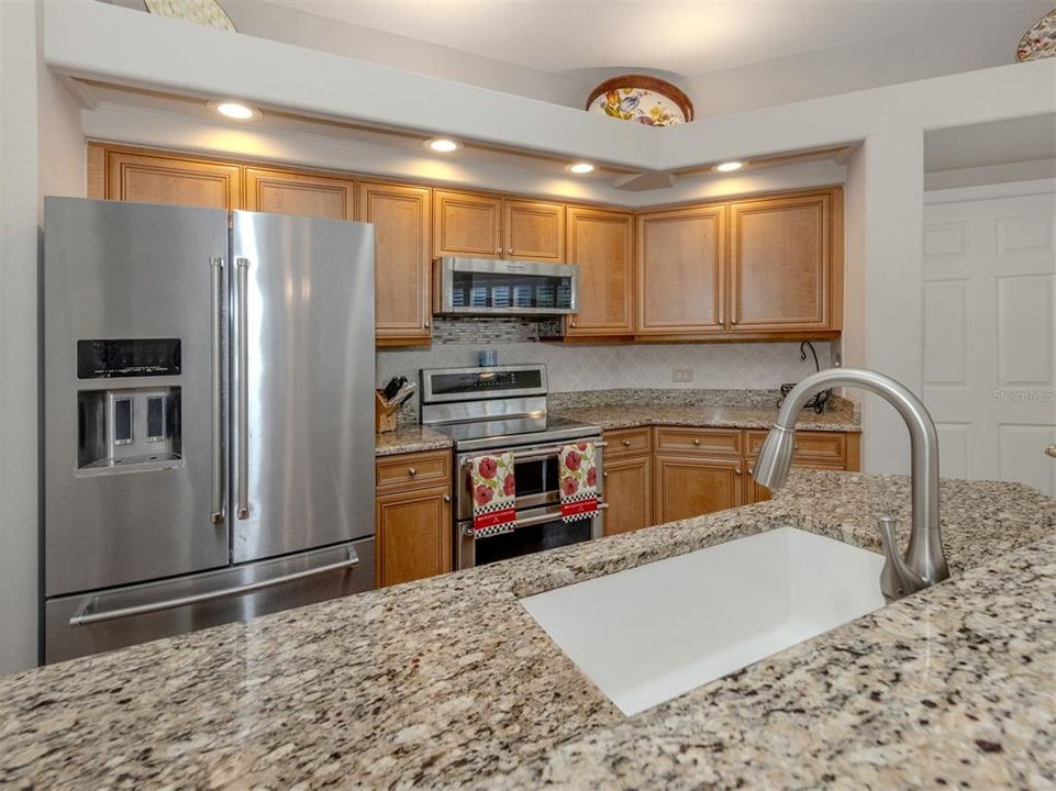 合同活跃: $484,000 (3 贝兹, 2 浴室, 1710 平方英尺)