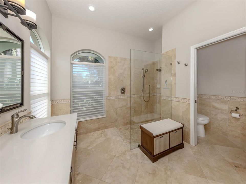 合同活跃: $484,000 (3 贝兹, 2 浴室, 1710 平方英尺)