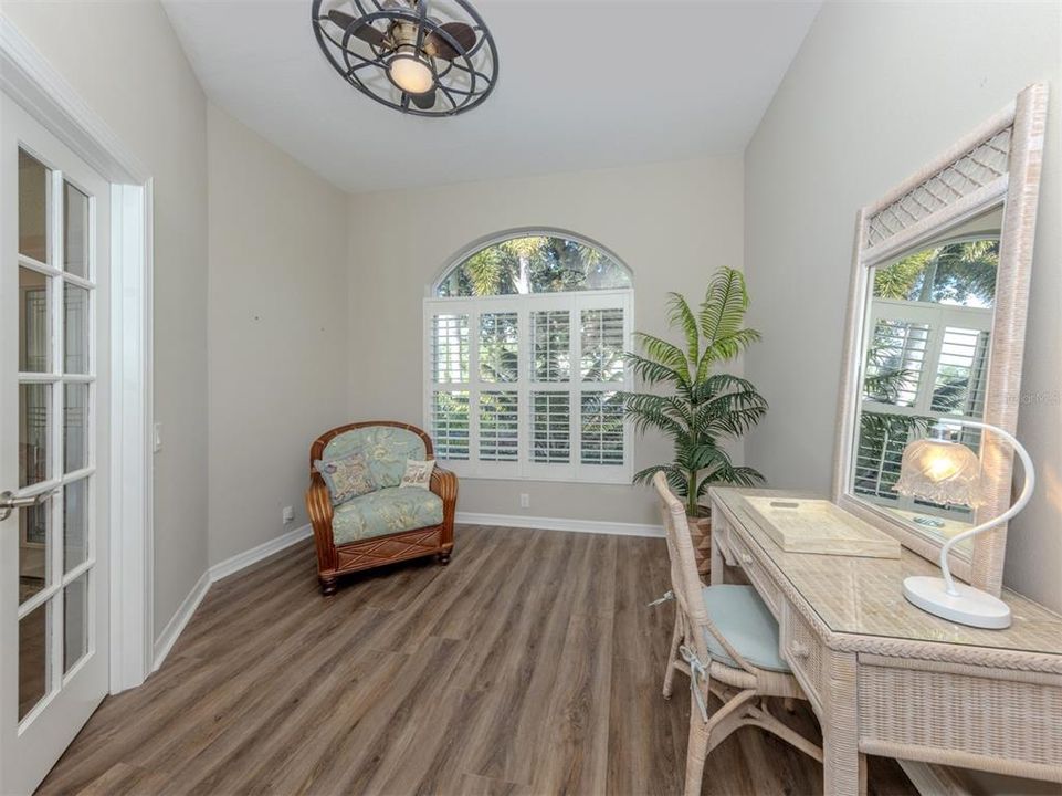 合同活跃: $484,000 (3 贝兹, 2 浴室, 1710 平方英尺)