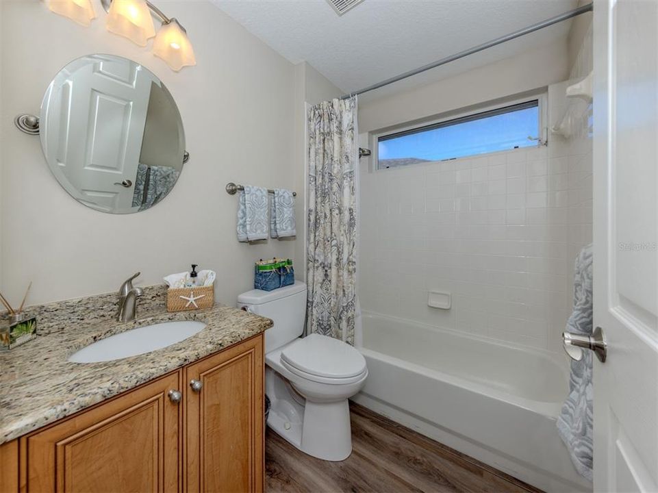 合同活跃: $484,000 (3 贝兹, 2 浴室, 1710 平方英尺)