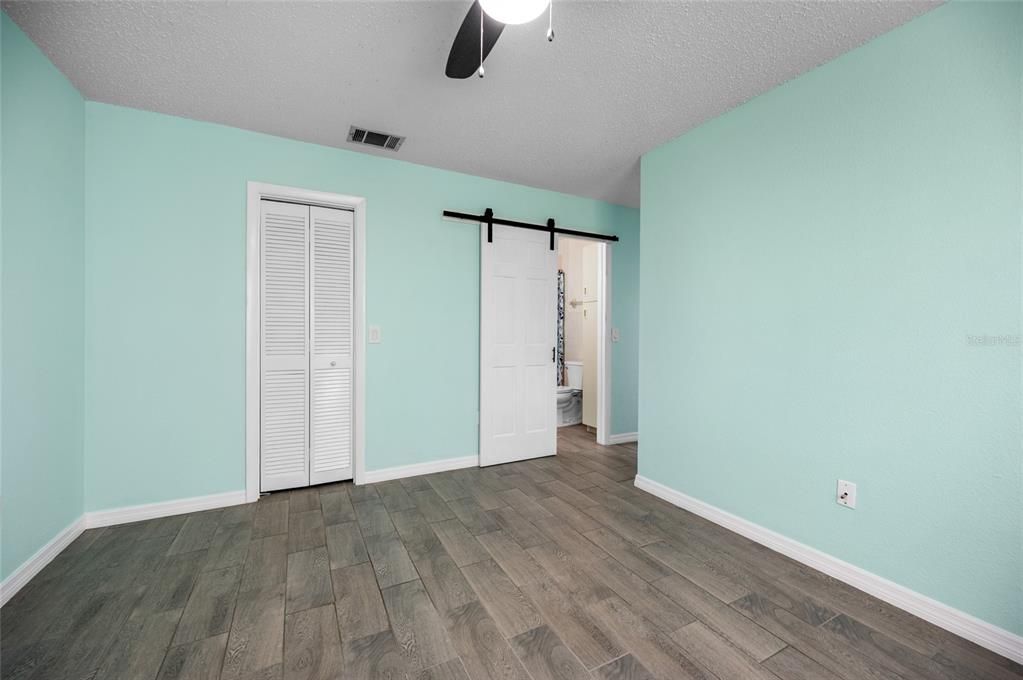 Под контрактом: $175,000 (3 спален, 2 ванн, 1336 Квадратных фут)