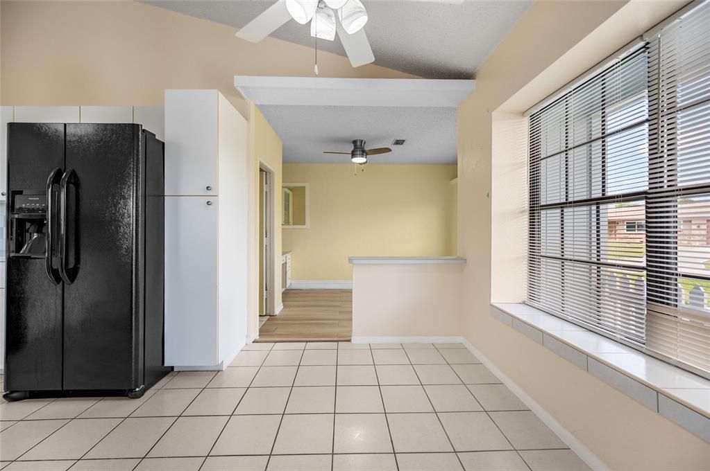 Под контрактом: $175,000 (3 спален, 2 ванн, 1336 Квадратных фут)