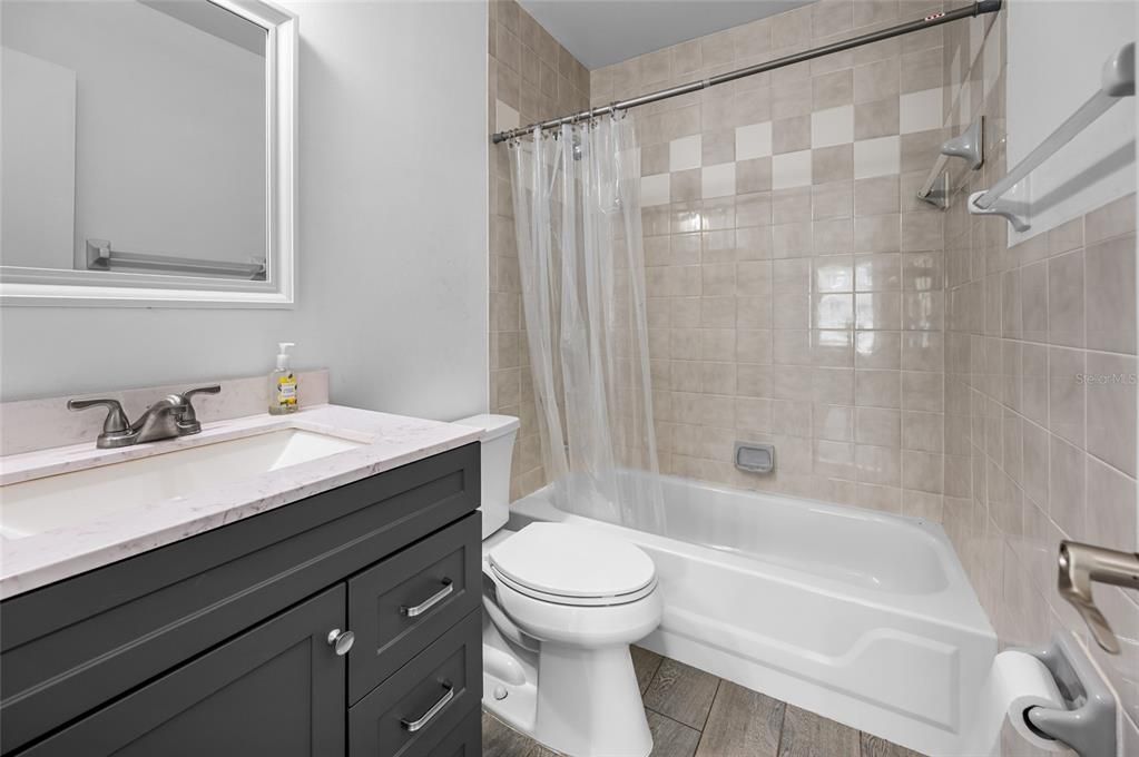 Под контрактом: $175,000 (3 спален, 2 ванн, 1336 Квадратных фут)