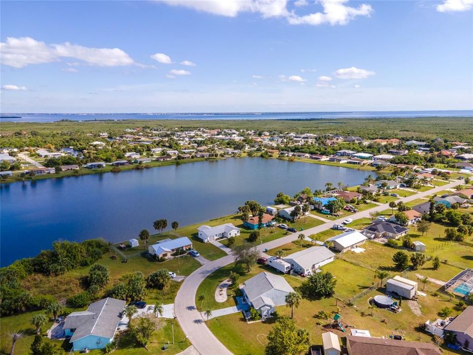 Под контрактом: $175,000 (3 спален, 2 ванн, 1336 Квадратных фут)