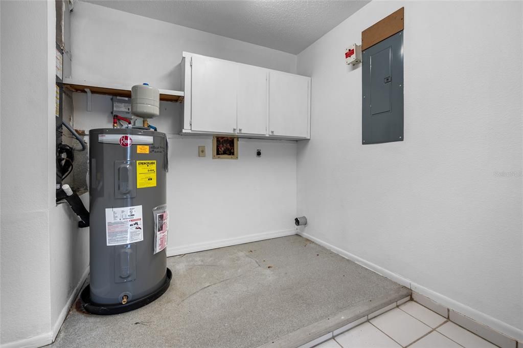 Под контрактом: $175,000 (3 спален, 2 ванн, 1336 Квадратных фут)