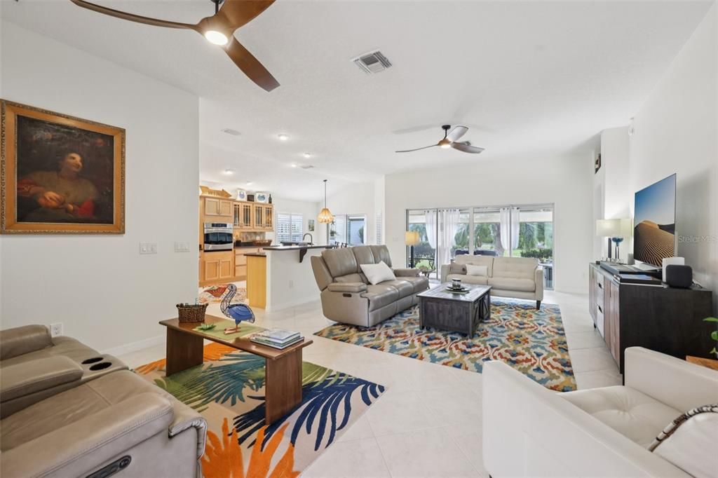 En Venta: $569,000 (3 camas, 2 baños, 1939 Pies cuadrados)