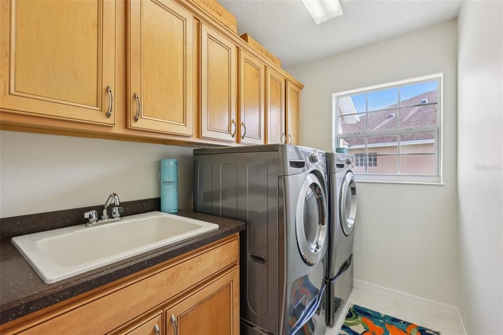 En Venta: $569,000 (3 camas, 2 baños, 1939 Pies cuadrados)