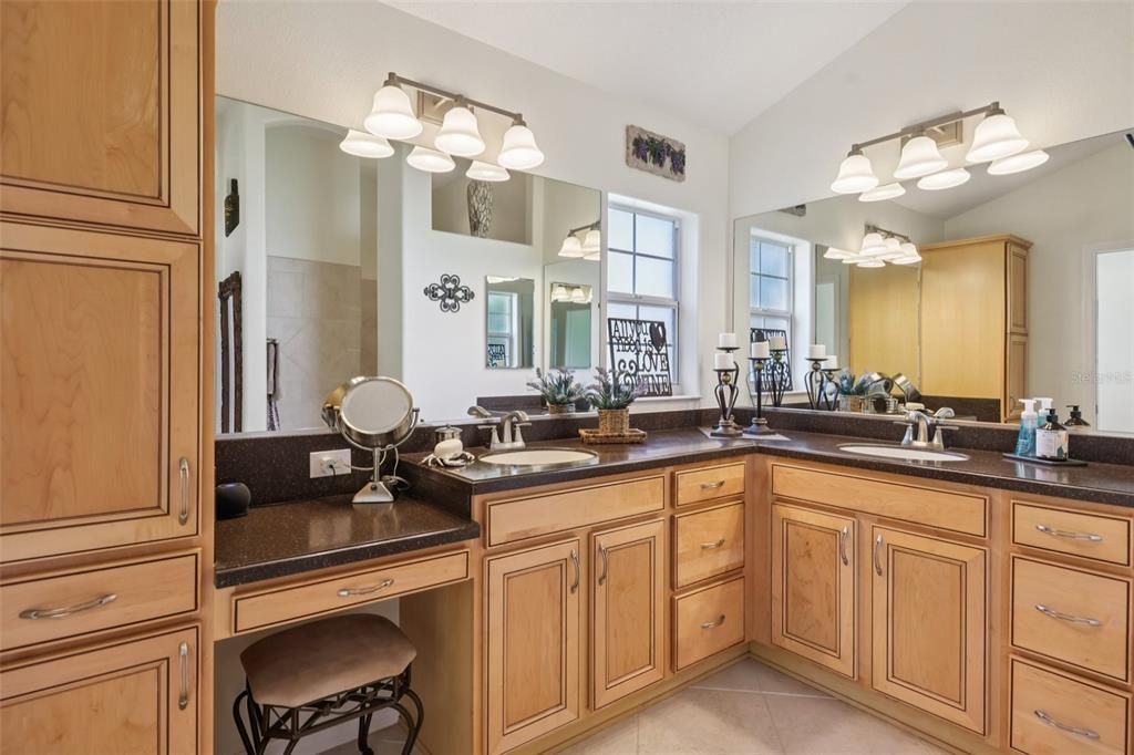 En Venta: $569,000 (3 camas, 2 baños, 1939 Pies cuadrados)