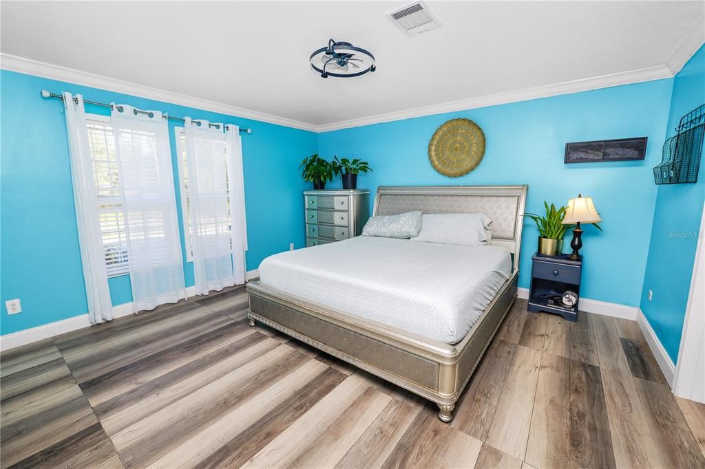 En Venta: $329,000 (4 camas, 2 baños, 2310 Pies cuadrados)