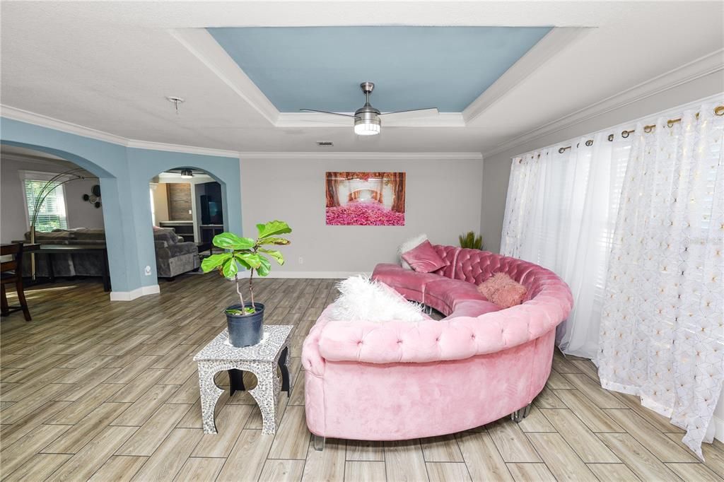 En Venta: $329,000 (4 camas, 2 baños, 2310 Pies cuadrados)