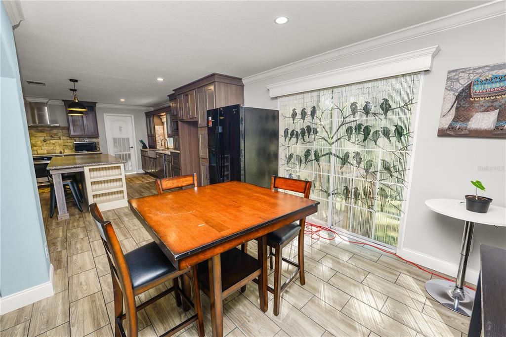 En Venta: $329,000 (4 camas, 2 baños, 2310 Pies cuadrados)