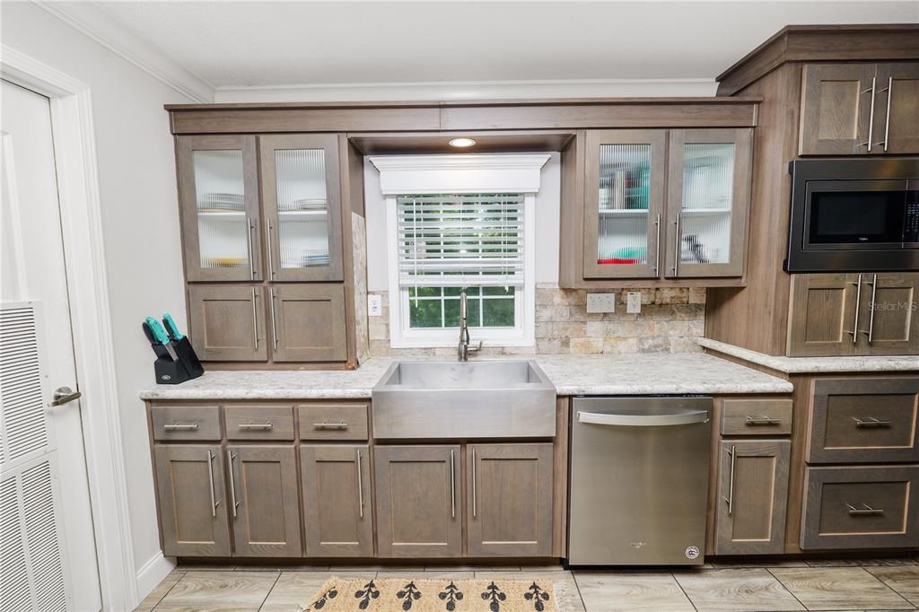 En Venta: $329,000 (4 camas, 2 baños, 2310 Pies cuadrados)