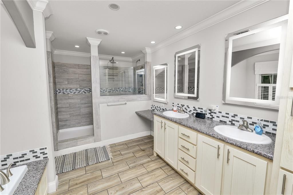 En Venta: $329,000 (4 camas, 2 baños, 2310 Pies cuadrados)